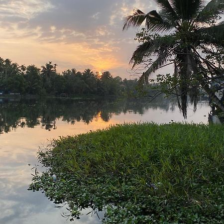 Bed and Breakfast Sunsets And Palm Trees Alappuzha Екстер'єр фото
