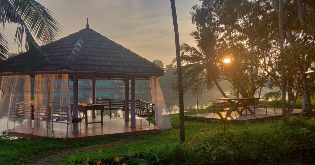 Bed and Breakfast Sunsets And Palm Trees Alappuzha Екстер'єр фото